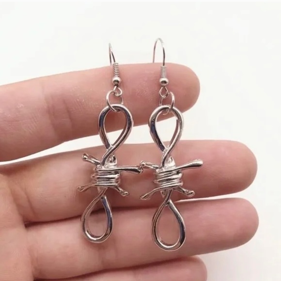 Silver Barbed Wire Cowgirl style Drop Earrings - Picture 4 of 4